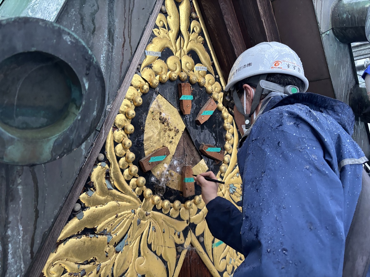 菊紋金具取外し作業