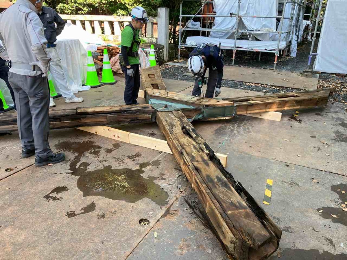 本殿　千木解体状況